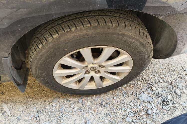Used Mazda CX-7 2014 2.5L 2WD Luxury Edition Right Front Wheel Hub