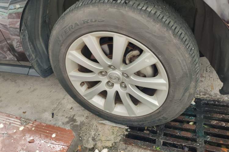 Used Mazda CX-7 2014 2.5L 2WD Premium Edition Right Front Wheel Hub