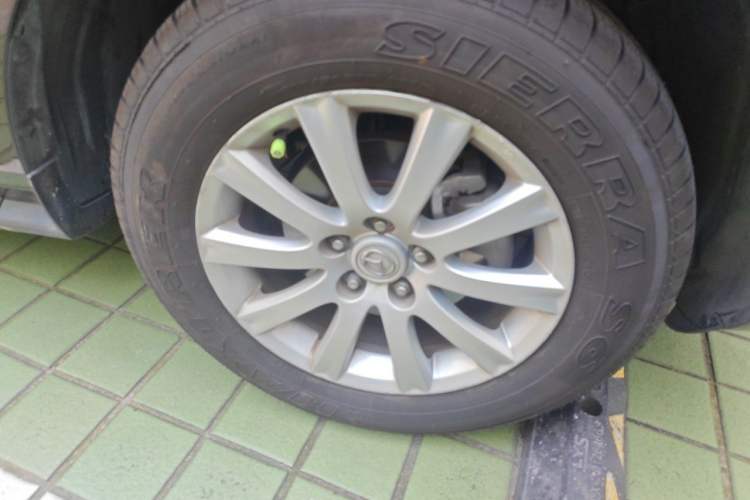 Used Mazda CX-7 2014 2.5L 2WD Luxury Edition Right Front Wheel Hub