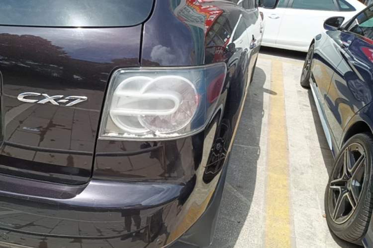 Used Mazda CX-7 2014 2.5L 2WD Luxury Edition Right Rear Taillight