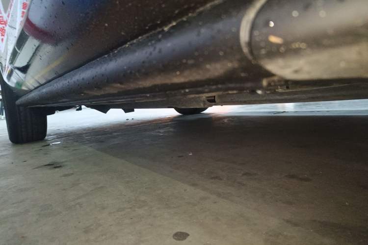 Used Mazda CX-7 2014 2.5L 2WD Luxury Edition Right Side Sill