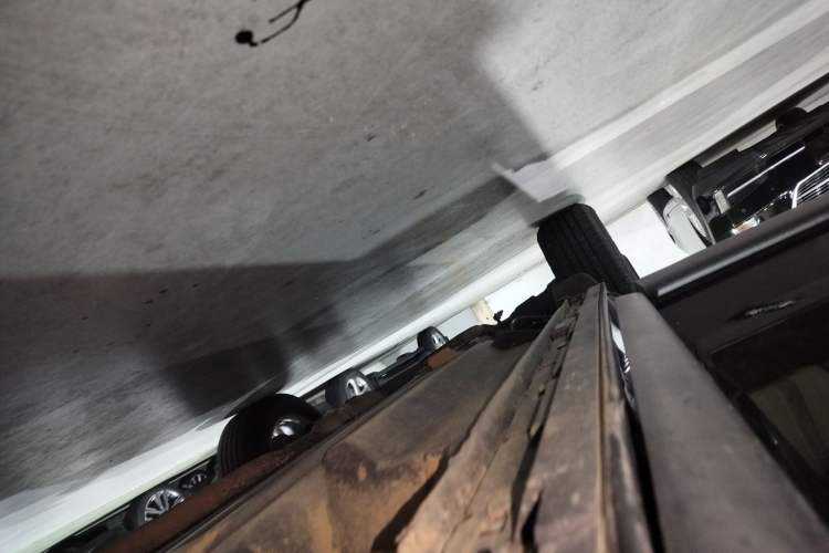 Used Mazda CX-7 2014 2.5L 2WD Luxury Edition Right Side Sill
