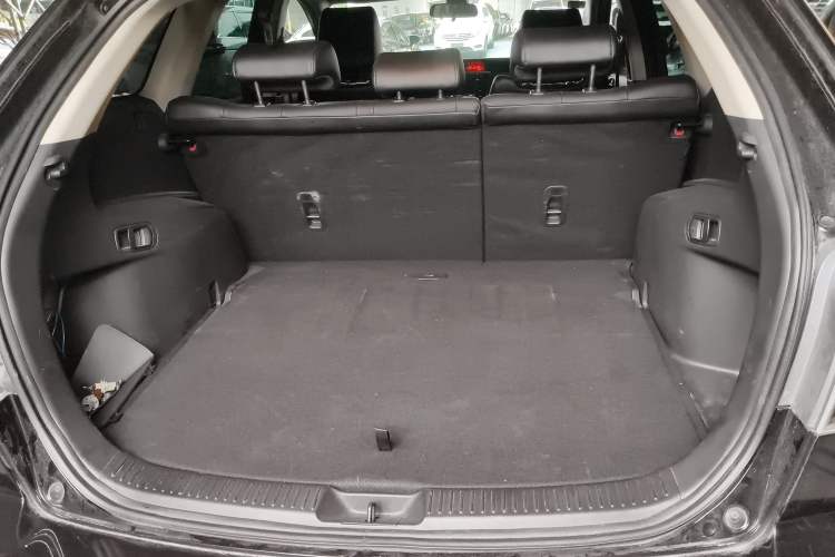 Used Mazda CX-7 2014 2.3T Smart All-Wheel Drive Supreme Edition Trunk