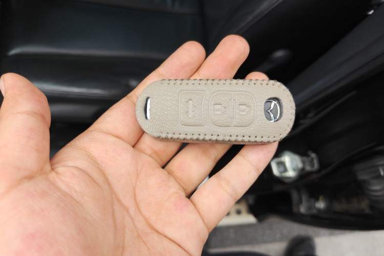 Used Mazda CX-7 2014 2.5L 2WD Premium Edition Vehicle Key