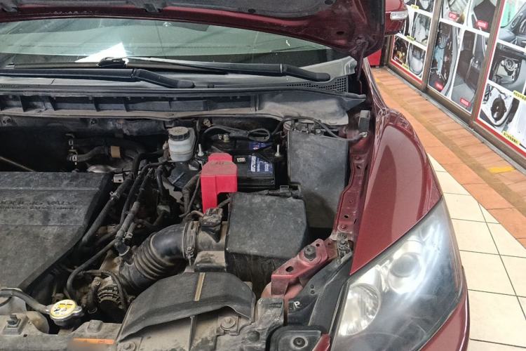 Used Mazda CX-7 2014 2.5L 2WD Luxury Edition Engine Bay Left