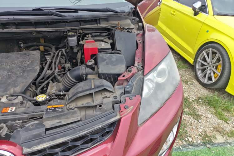 Used Mazda CX-7 2014 2.5L 2WD Luxury Edition Engine Bay Left