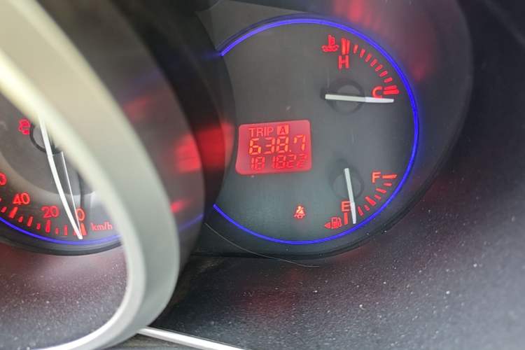 Used Mazda CX-7 2014 2.5L 2WD Luxury Edition Odometer Close Up
