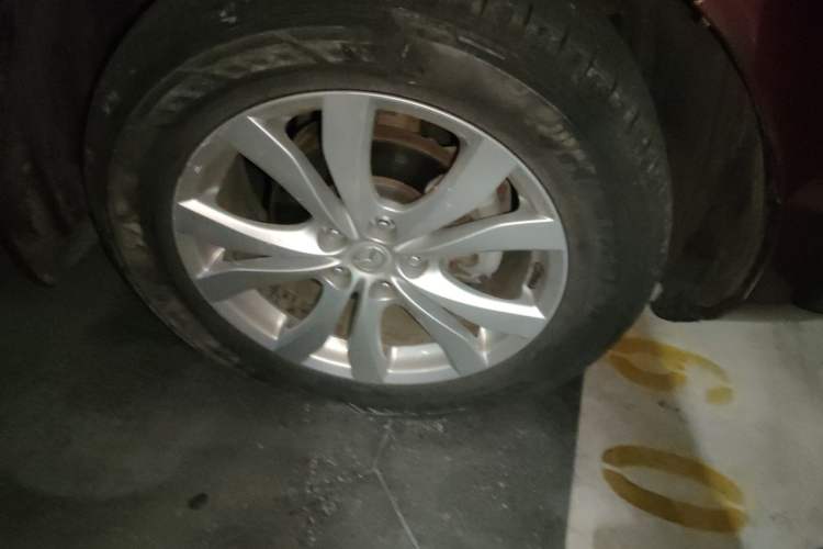 Used Mazda CX-7 2014 2.3T Smart All-Wheel-Drive Sport Edition Right Front Wheel Hub