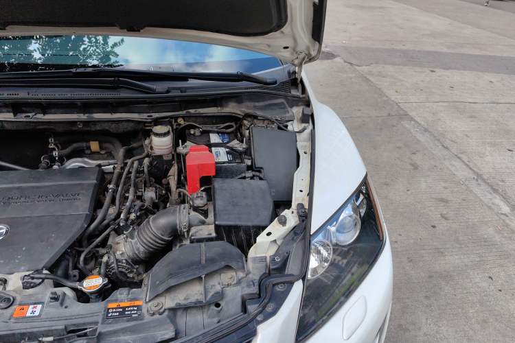 Used Mazda CX-7 2014 2.5L 2WD Premium Edition Engine Bay Left