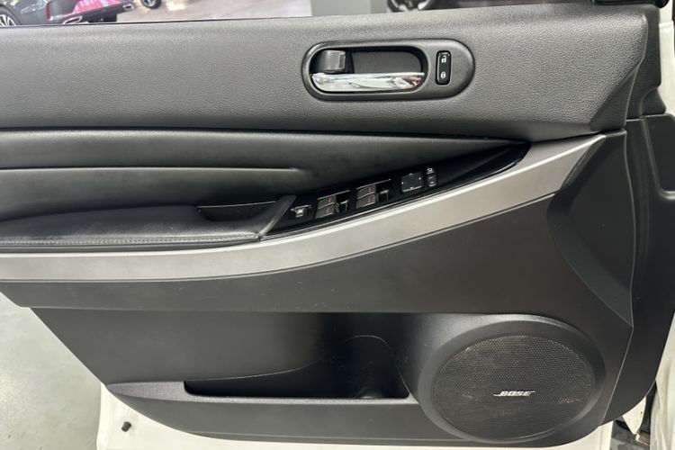 Used Mazda CX-7 2014 2.5L 2WD Premium Edition Interior 10