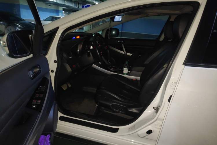 Used Mazda CX-7 2014 2.5L 2WD Premium Edition Interior 3