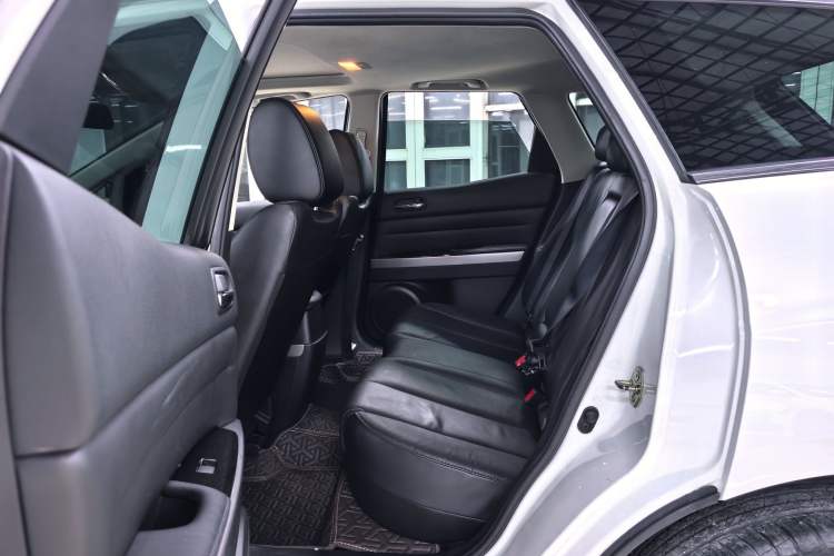 Used Mazda CX-7 2014 2.5L 2WD Luxury Edition Interior 3