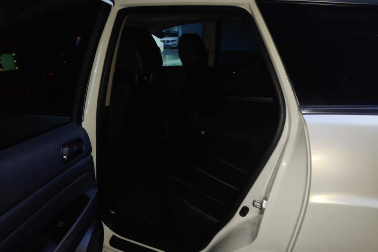 Used Mazda CX-7 2014 2.5L 2WD Premium Edition Interior 4