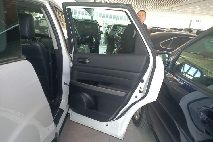 Used Mazda CX-7 2014 2.5L 2WD Luxury Edition Interior 6