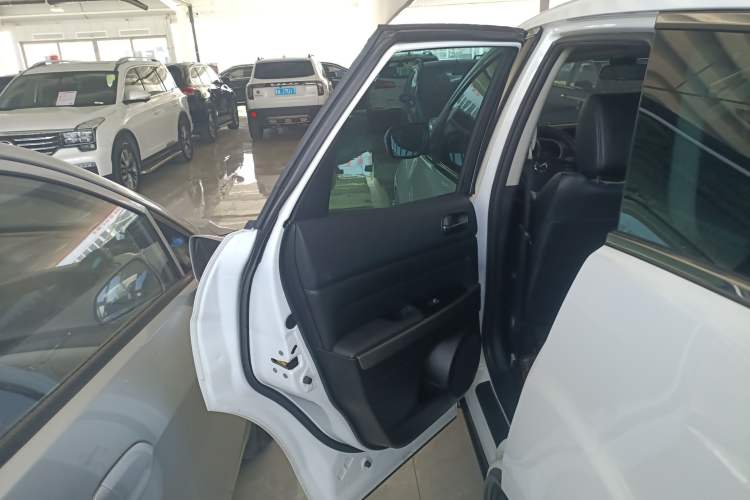 Used Mazda CX-7 2014 2.5L 2WD Luxury Edition Interior 8