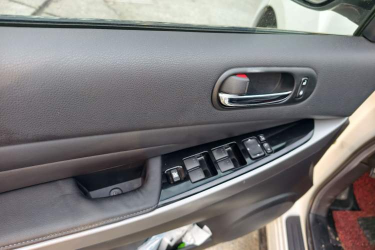 Used Mazda CX-7 2014 2.5L 2WD Luxury Edition Interior 9