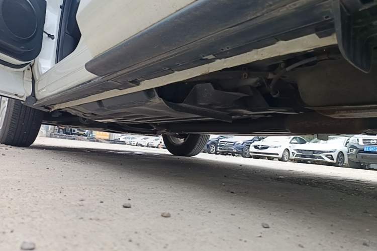 Used Mazda CX-7 2014 2.5L 2WD Luxury Edition Left Side Sill