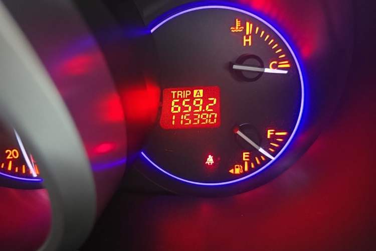 Used Mazda CX-7 2014 2.5L 2WD Luxury Edition Odometer Close Up