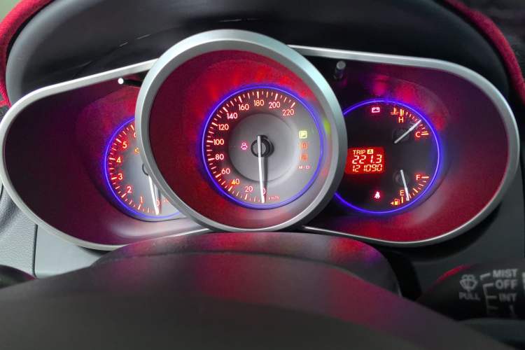 Used Mazda CX-7 2014 2.5L 2WD Luxury Edition Odometer Close Up