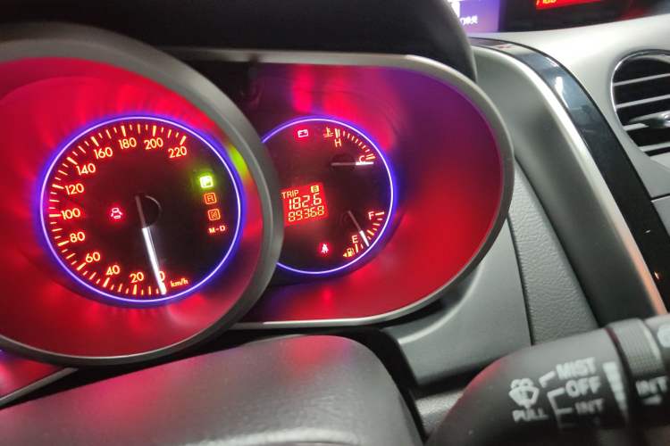 Used Mazda CX-7 2014 2.5L 2WD Luxury Edition Odometer Close Up