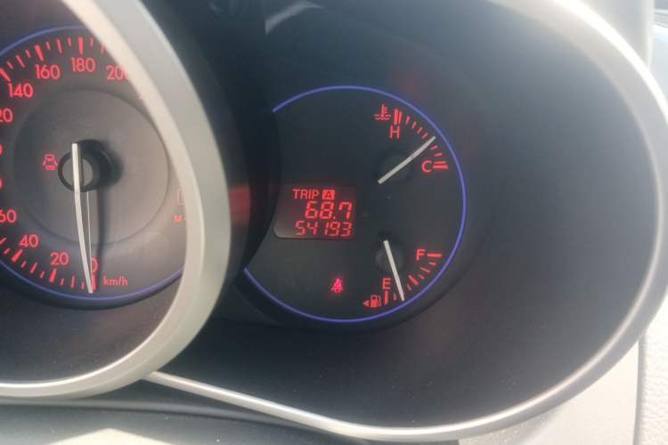 Used Mazda CX-7 2014 2.5L 2WD Luxury Edition Odometer Close Up