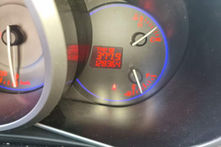 Used Mazda CX-7 2014 2.3T Smart All-Wheel Drive Supreme Edition Odometer Close Up