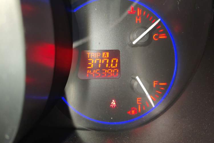 Used Mazda CX-7 2014 2.5L 2WD Fashion Edition Odometer Close Up