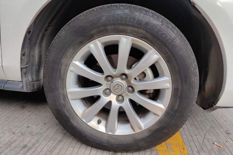 Used Mazda CX-7 2014 2.5L 2WD Premium Edition Right Front Wheel Hub