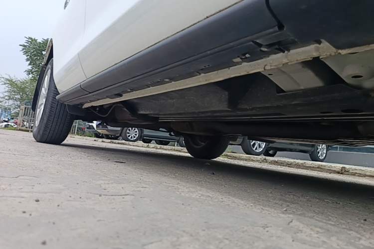 Used Mazda CX-7 2014 2.5L 2WD Luxury Edition Right Side Sill