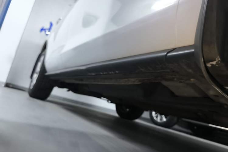 Used Mazda CX-7 2014 2.3T Smart All-Wheel-Drive Sport Edition Right Side Sill