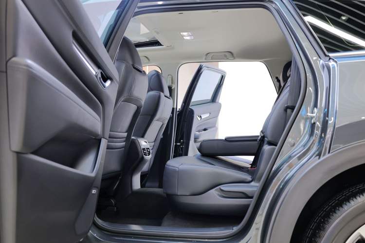 Used Mazda CX-8 2019 2.5L Four-Wheel Drive Deluxe Edition Interior 3