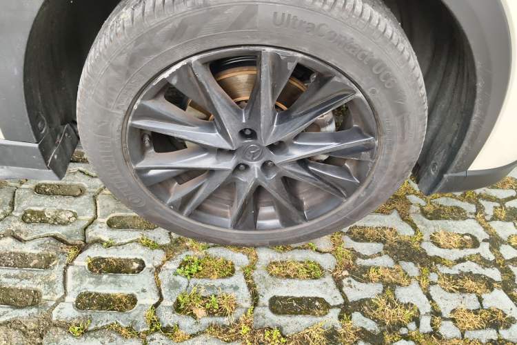 Used Mazda CX-8 2019 2.5L Two-Wheel Drive Prestige Version Right Front Wheel Hub
