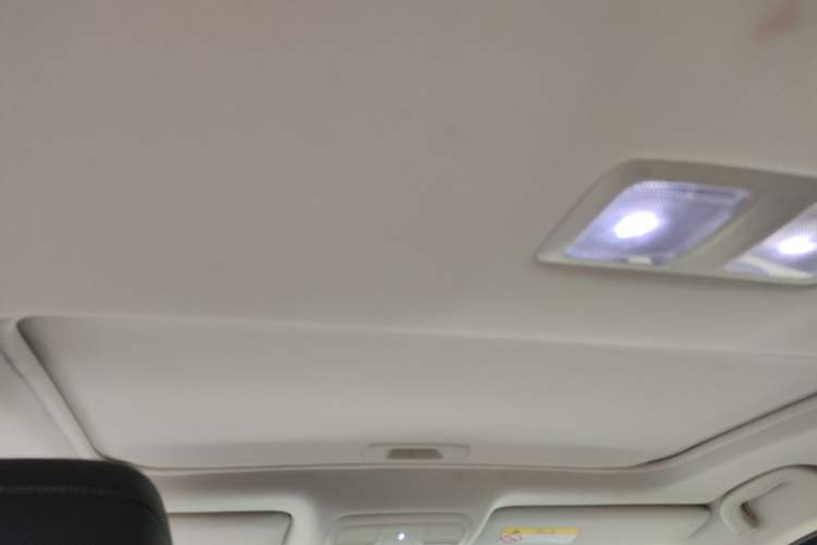Used Mazda CX-8 2019 2.5L Two-Wheel Drive Prestige Version Headliner