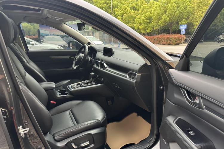 Used Mazda CX-8 2019 2.5L Four-Wheel Drive Deluxe Edition Interior 5