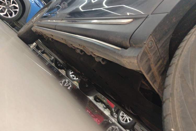 Used Mazda CX-8 2019 2.5L Two-Wheel Drive Luxury Version Left Side Sill