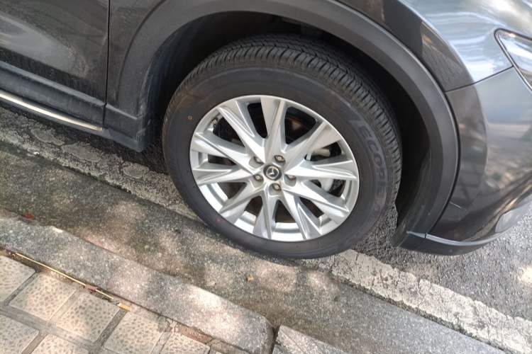 Used Mazda CX-8 2019 2.5L Four-Wheel Drive Deluxe Edition Right Front Wheel Hub