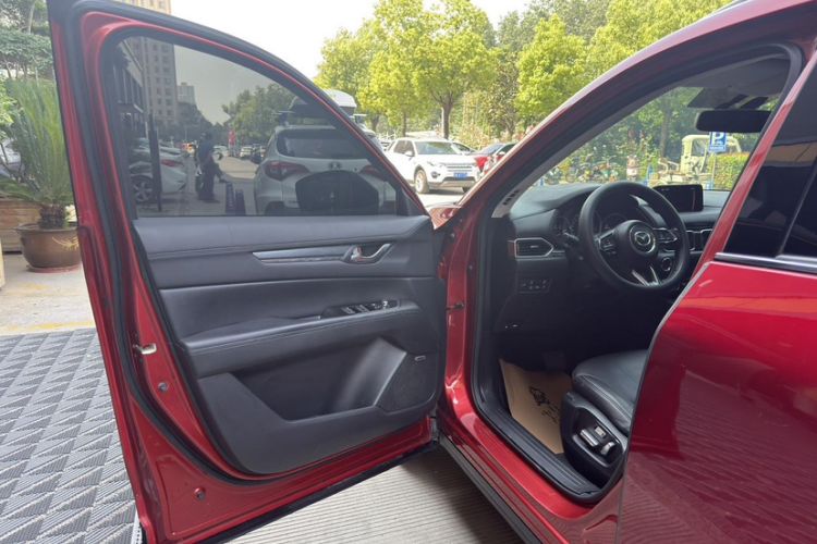 Used Mazda CX-8 2019 2.5L Four-Wheel Drive Deluxe Edition Interior 7
