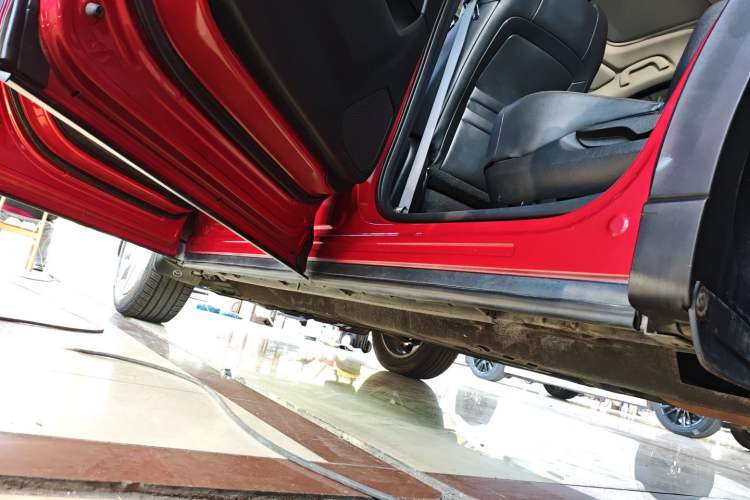 Used Mazda CX-8 2019 2.5L Two-Wheel Drive Prestige Version Left Side Sill