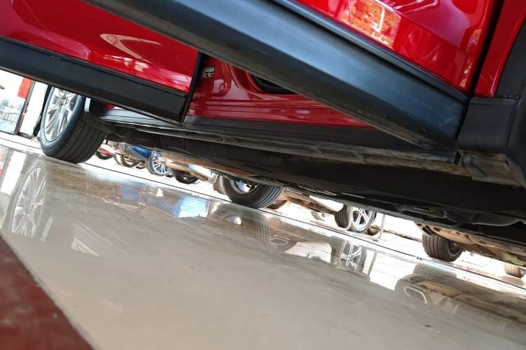 Used Mazda CX-8 2019 2.5L Two-Wheel Drive Prestige Version Right Side Sill