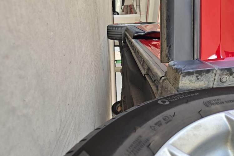 Used Mazda CX-8 2019 2.5L Four-Wheel Drive Deluxe Edition Right Side Sill