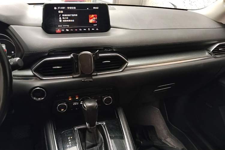 Used Mazda CX-8 2019 2.5L Four-Wheel Drive Deluxe Edition Center Console