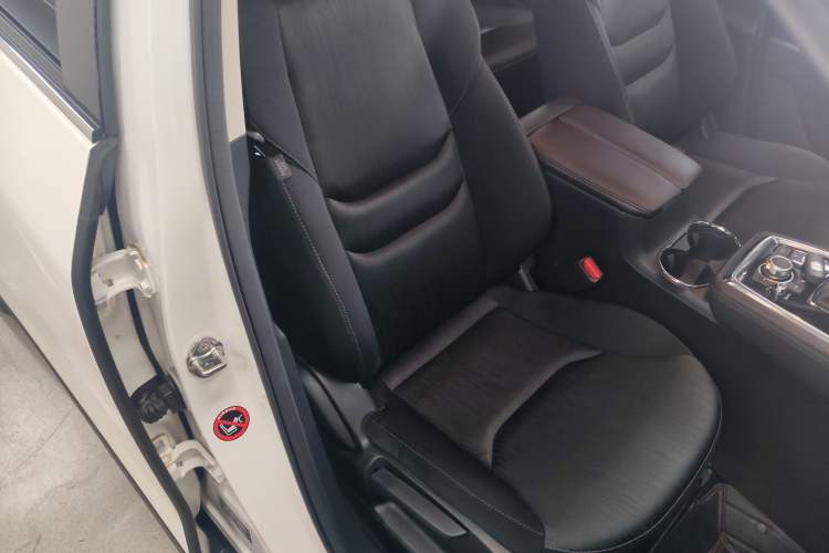 Used Mazda CX-8 2019 2.5L Two-Wheel Drive Luxury Version Right Front Seat
