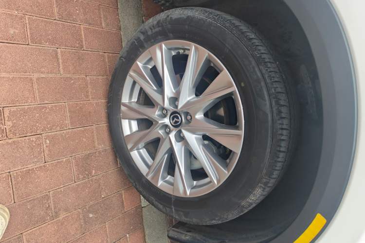 Used Mazda CX-8 2019 2.5L Two-Wheel Drive Prestige Version Right Front Wheel Hub