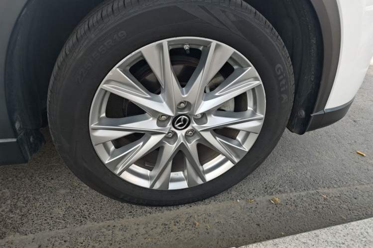 Used Mazda CX-8 2019 2.5L Four-Wheel Drive Flagship Model Right Front Wheel Hub