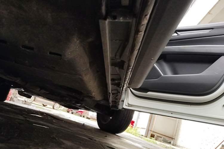 Used Mazda CX-8 2019 2.5L Four-Wheel Drive Deluxe Edition Right Side Sill
