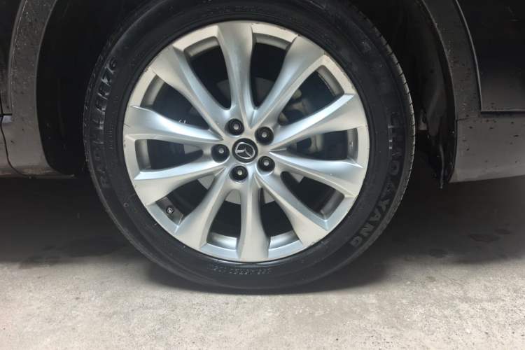 Used Mazda CX-9 2013 3.7L Automatic Standard Edition Right Front Wheel Hub