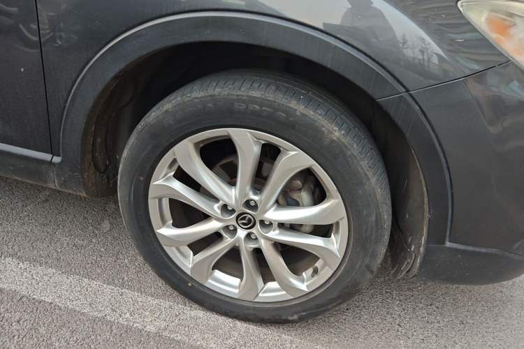 Used Mazda CX-9 2013 3.7L Automatic Standard Edition Right Front Wheel Hub