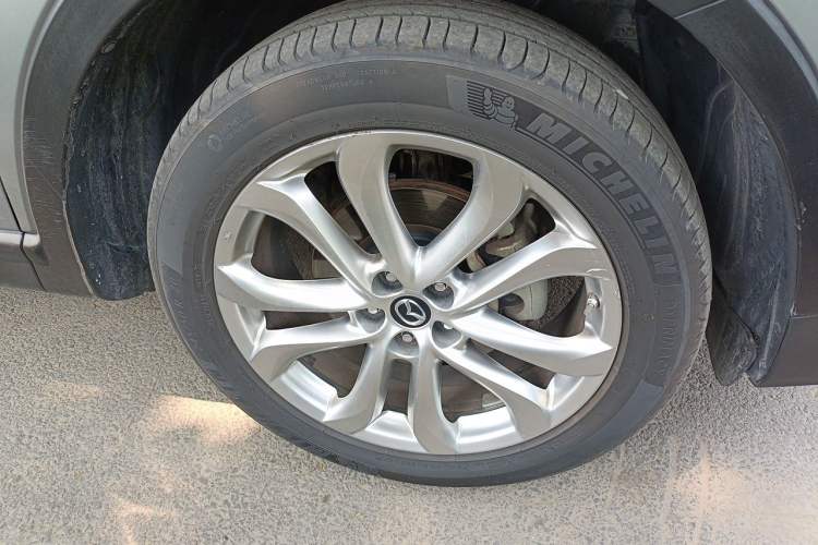 Used Mazda CX-9 2013 3.7L Automatic Standard Edition Right Front Wheel Hub