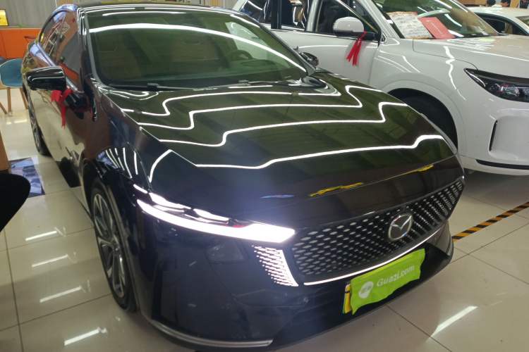 Used Mazda EZ-6 2024 Range-Extended 200 Luxury Edition Front Right 45 Deg