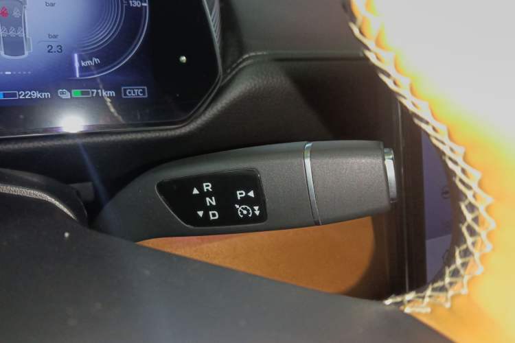 Used Mazda EZ-6 2024 Range-Extended 200 Luxury Edition Gear Lever